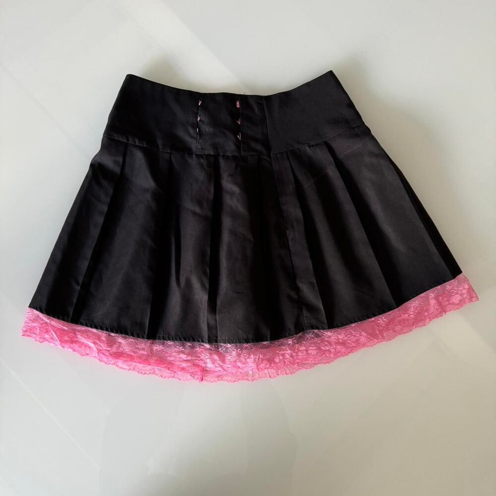 Black pleated skirt